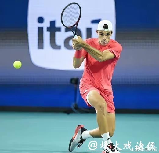 澳网男单第4轮：兹维列夫3-0塞伦多洛挺进八强