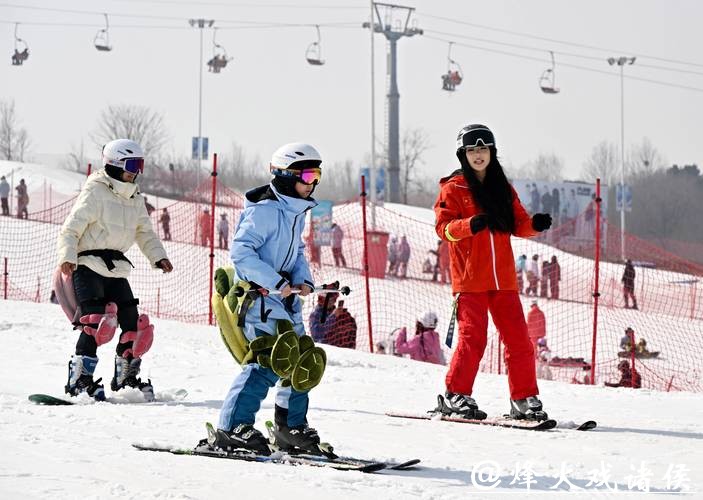 山东青岛:“冰雪文旅”持续升温 山东青岛:“冰雪文旅”持续升温