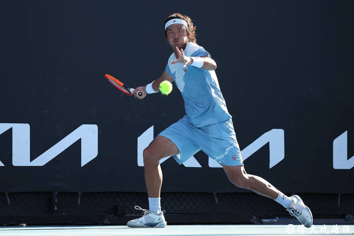 张之臻0-3不敌18号种子塞伦多洛止步澳网首轮